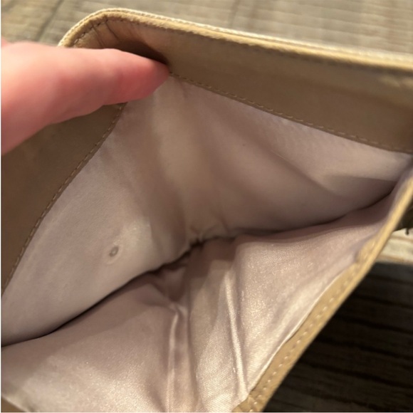 CHANEL Travel Line Cream Wallet with CC Logo - Picture 5 of 6